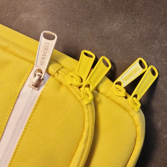 Authentic Herschel Pop Quiz Three-Pocket Tablet Sleeve, EUC - Picture 4 of 11